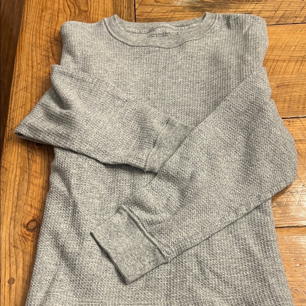 Abercrombie & Fitch Gray Long Sleeve Tee